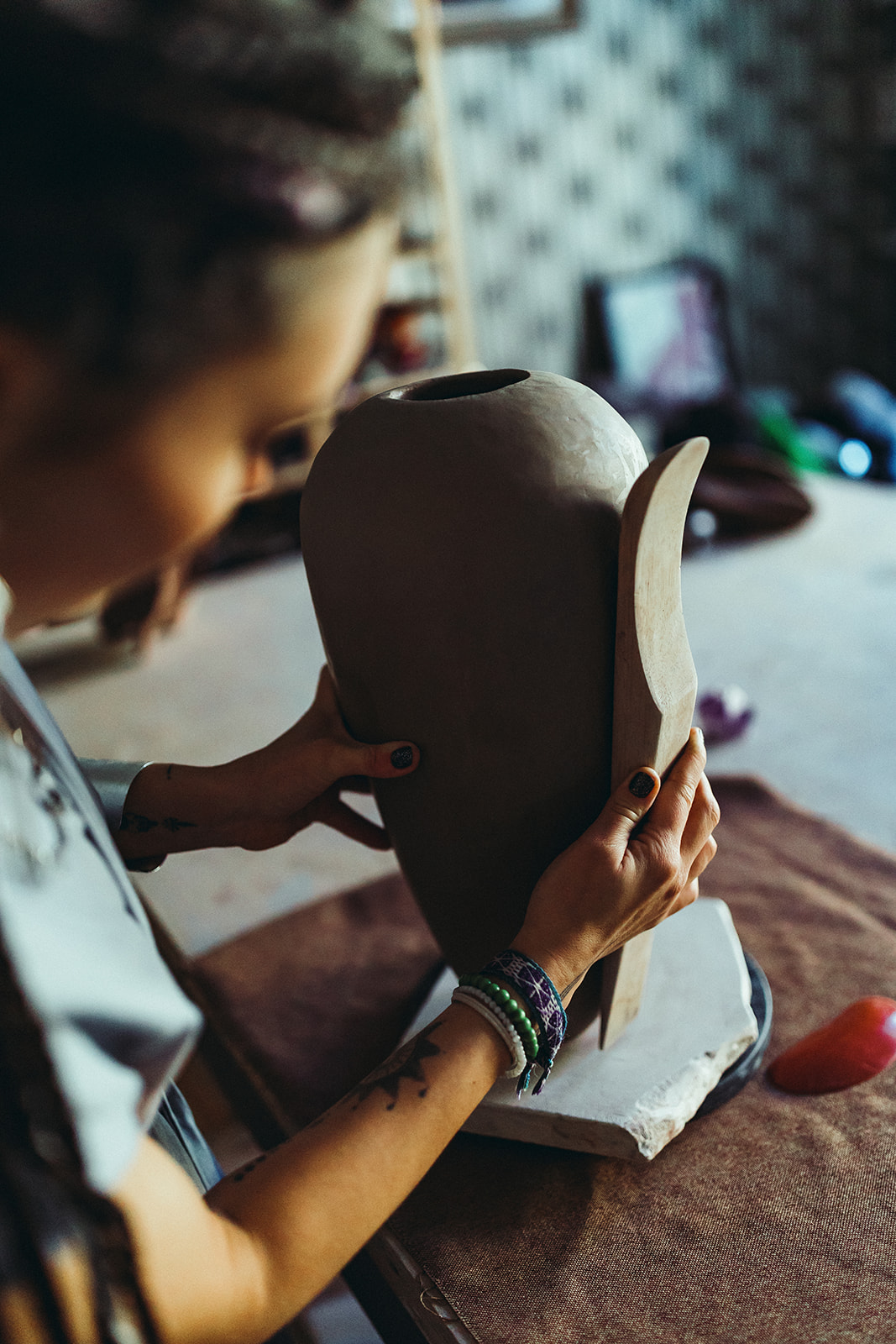 Hands in clay at the Prague studio