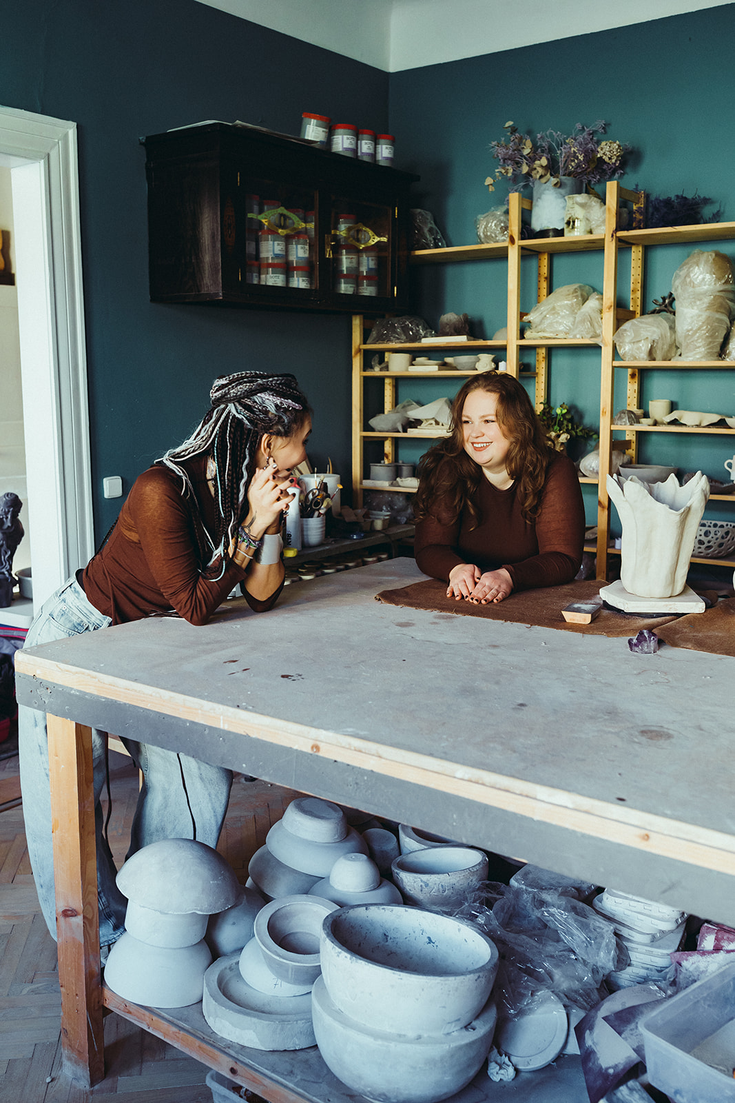 Roksolana teaching in her Prague studio